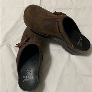 Dansko - Nubuck tassel clog